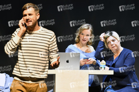Theaterprobe 'Monsieur Pierre geht online' in Berlin