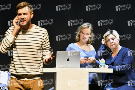 Theaterprobe 'Monsieur Pierre geht online' in Berlin