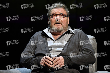 Theaterprobe 'Monsieur Pierre geht online' in Berlin