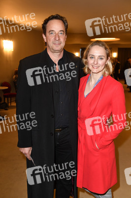 Theaterpremiere 'Monsieur Pierre geht online' in Berlin