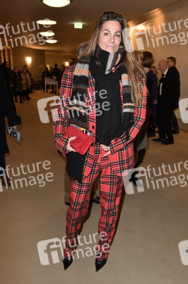 Theaterpremiere 'Monsieur Pierre geht online' in Berlin