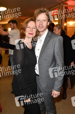 Theaterpremiere 'Monsieur Pierre geht online' in Berlin