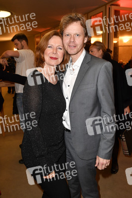 Theaterpremiere 'Monsieur Pierre geht online' in Berlin