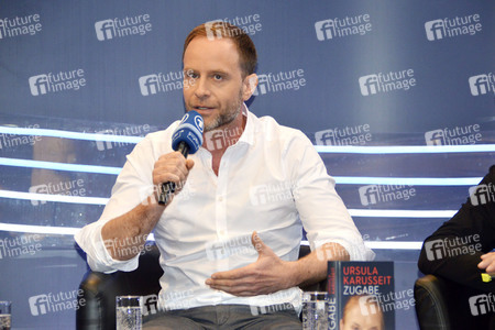 Julian Weigend und Rolf Becker auf der Leipziger Buchmesse 2019