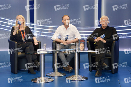 Julian Weigend und Rolf Becker auf der Leipziger Buchmesse 2019