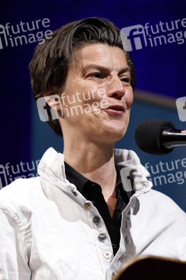 Maryam Zaree, Lena Gorelik und Carolin Emcke auf der lit.cologne 2019 in Köln