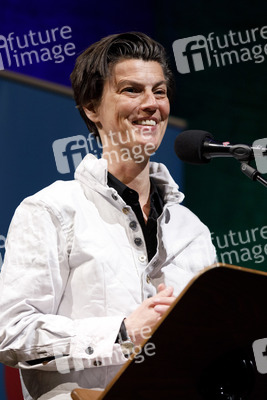 Maryam Zaree, Lena Gorelik und Carolin Emcke auf der lit.cologne 2019 in Köln