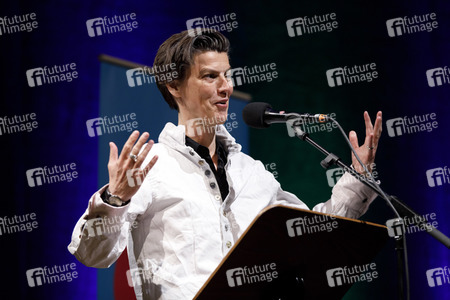 Maryam Zaree, Lena Gorelik und Carolin Emcke auf der lit.cologne 2019 in Köln