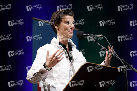 Maryam Zaree, Lena Gorelik und Carolin Emcke auf der lit.cologne 2019 in Köln