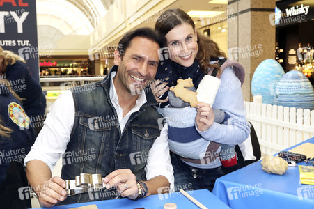 Promi-Osterbacken in Hamburg