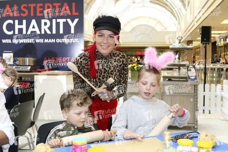 Promi-Osterbacken in Hamburg