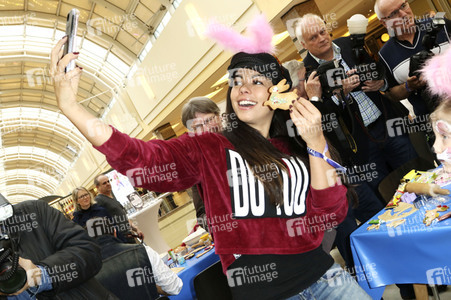 Promi-Osterbacken in Hamburg