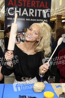 Promi-Osterbacken in Hamburg