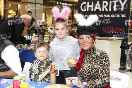 Promi-Osterbacken in Hamburg