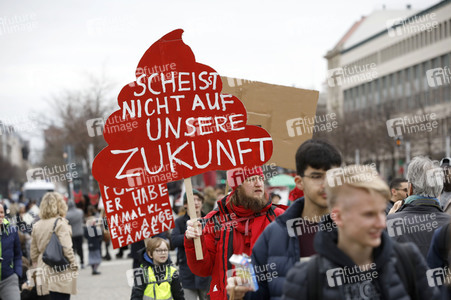Schülerdemonstration 'Fridays for Future' in Berlin