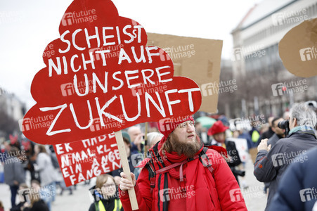 Schülerdemonstration 'Fridays for Future' in Berlin