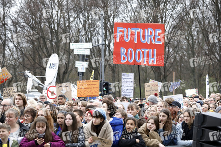 Schülerdemonstration 'Fridays for Future' in Berlin