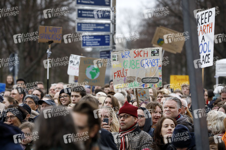 Schülerdemonstration 'Fridays for Future' in Berlin