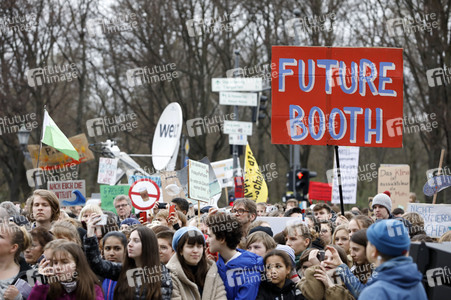Schülerdemonstration 'Fridays for Future' in Berlin
