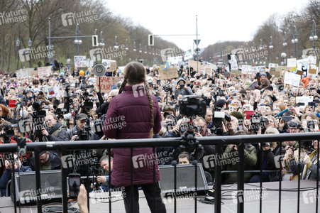 Schülerdemonstration 'Fridays for Future' in Berlin