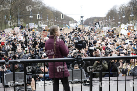 Schülerdemonstration 'Fridays for Future' in Berlin