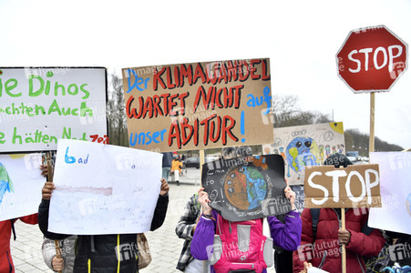 Schülerdemonstration 'Fridays for Future' in Berlin