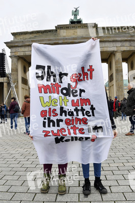 Schülerdemonstration 'Fridays for Future' in Berlin