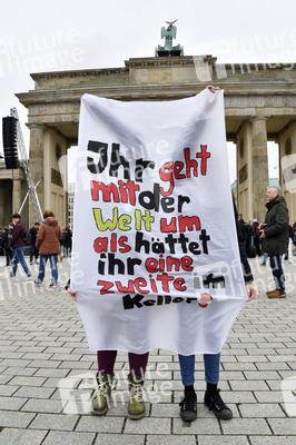 Schülerdemonstration 'Fridays for Future' in Berlin