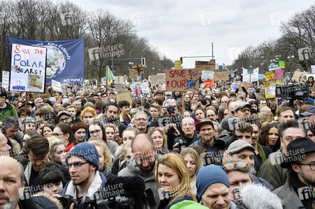 Schülerdemonstration 'Fridays for Future' in Berlin
