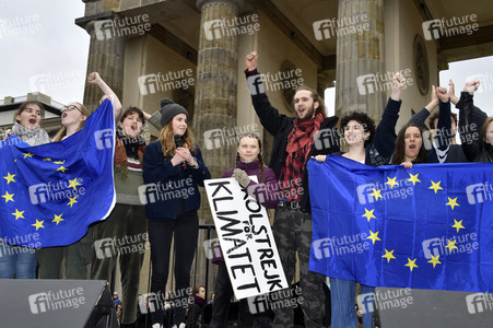 Schülerdemonstration 'Fridays for Future' in Berlin