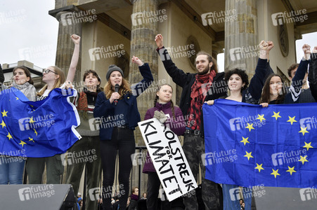 Schülerdemonstration 'Fridays for Future' in Berlin