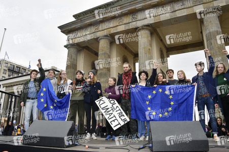 Schülerdemonstration 'Fridays for Future' in Berlin