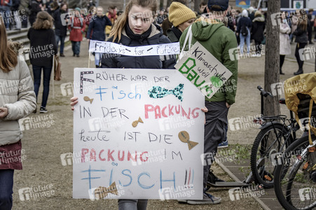 Schülerdemonstration 'Fridays for Future' in Berlin