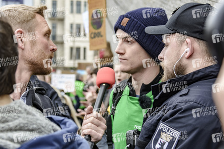 Schülerdemonstration 'Fridays for Future' in Berlin