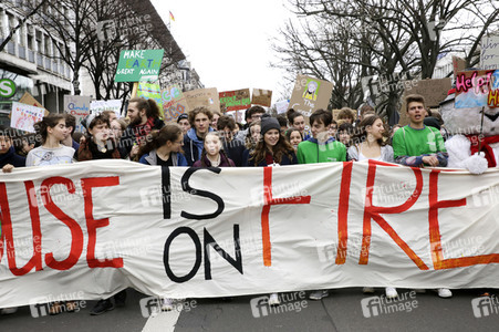 Schülerdemonstration 'Fridays for Future' in Berlin