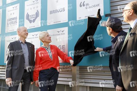 Enthüllung der Ehrentafel für die lit.cologne 2019 in Köln