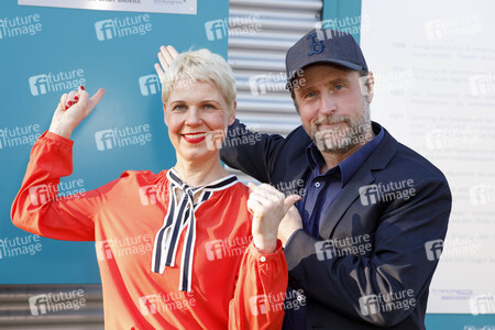 Enthüllung der Ehrentafel für die lit.cologne 2019 in Köln