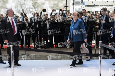 Eröffnungsrundgang der Kanzlerin auf der Hannover Messe 2019