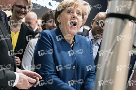 Eröffnungsrundgang der Kanzlerin auf der Hannover Messe 2019