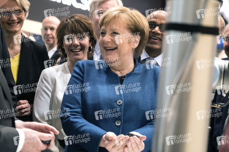 Eröffnungsrundgang der Kanzlerin auf der Hannover Messe 2019