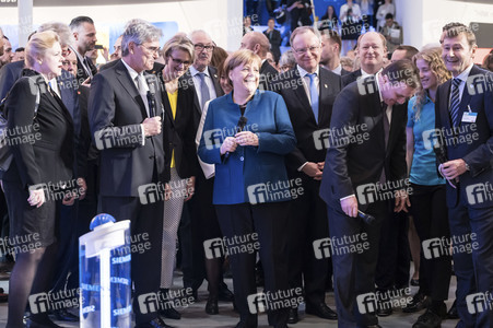 Eröffnungsrundgang der Kanzlerin auf der Hannover Messe 2019
