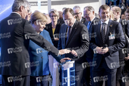Eröffnungsrundgang der Kanzlerin auf der Hannover Messe 2019