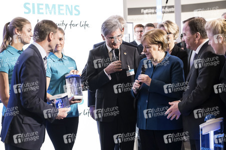 Eröffnungsrundgang der Kanzlerin auf der Hannover Messe 2019