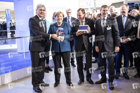 Eröffnungsrundgang der Kanzlerin auf der Hannover Messe 2019
