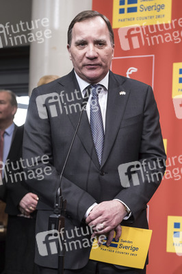 Eröffnungsrundgang der Kanzlerin auf der Hannover Messe 2019