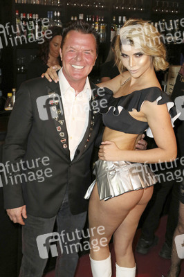 Eröffnung 'The Bunny Burlesque St. Pauli' in Hamburg