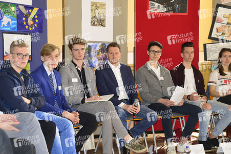 Ministerpräsident Michael Kretschmer bei einem Schülerworkshop in Görlitz