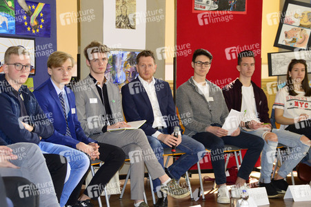 Ministerpräsident Michael Kretschmer bei einem Schülerworkshop in Görlitz