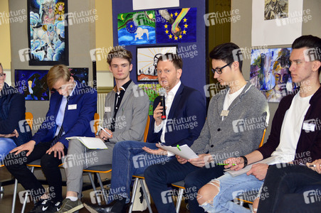 Ministerpräsident Michael Kretschmer bei einem Schülerworkshop in Görlitz