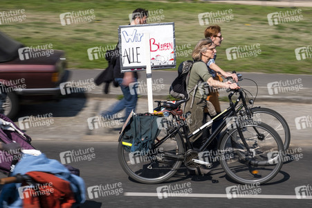 Demontration 'Gemeinsam gegen Verdrängung und Mietenwahnsinn' in Berlin